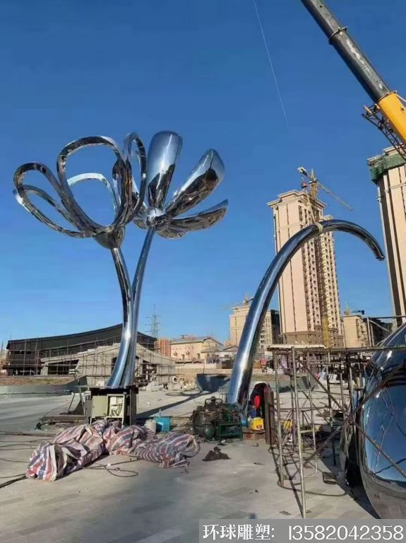 不銹鋼廣場鏡面花朵雕塑